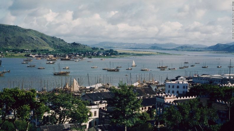 Macau, administrada por Portugal. 1965. La costa de Macau en 1960.