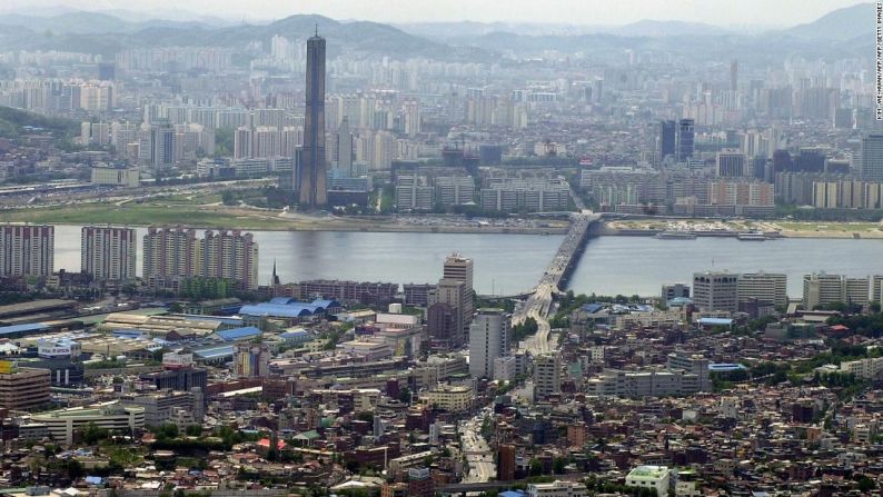 Seul, Corea del Sur. 2001. Un vistazo al río Han.