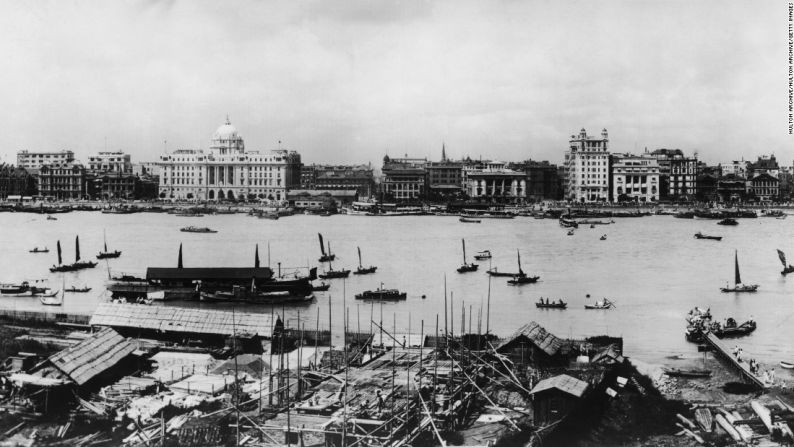 Shanghai, China. Circa 1920. Botes en el río Huangpu en Shanghai a inicios de 1920.