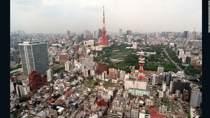 Tokio, Japón. 1995. Esta escena muestra el paisaje del centro de Tokio, incluyendo la Tokyo Tower, en 1995.