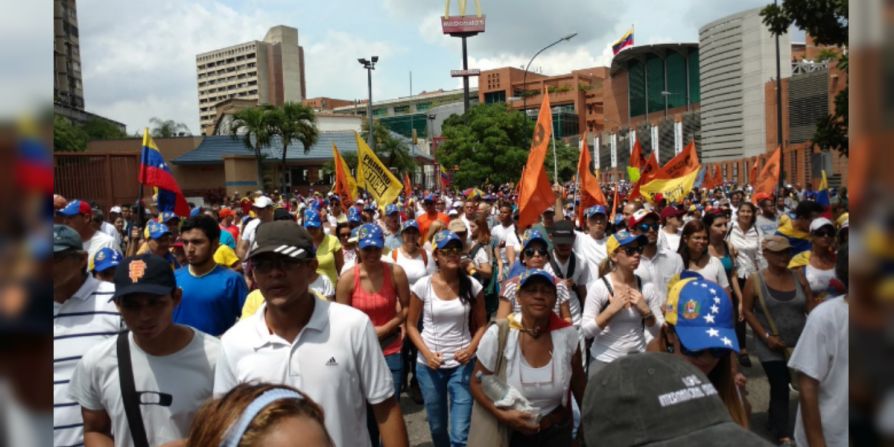 El usuario @johkhz compartió en su cuenta de Twitter esta foto. " Colinas de Bello Monte 11.30h. Lo poquito se ha vuelto mucho ;)", escribió.