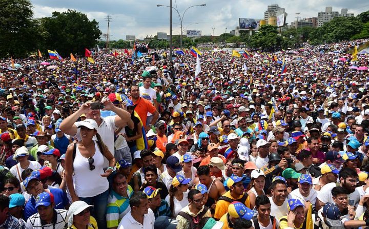 Los venezolanos salieron este miércoles a protestar por las medidas tomadas para suspender el referéndum revocatorio en contra del presidente Nicolás Maduro. La crisis política se agudizó el pasado 21 de octubre.