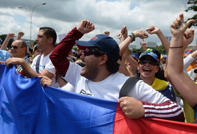 Los problemas económicos hacen parte de las razones por las que los venezolanos han salido a protestar contra el gobierno.