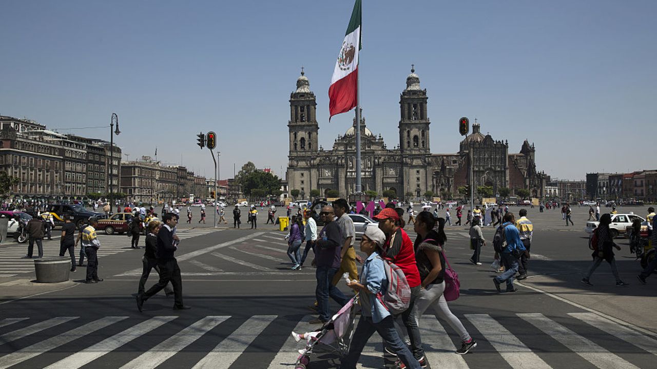 Según un reporte del Banco Mundial, México es el país de la región donde más fácil es hacer negocios. En la imagen, vista de la Catedral Metropolitana en el Zócalo, en Ciudad de México.