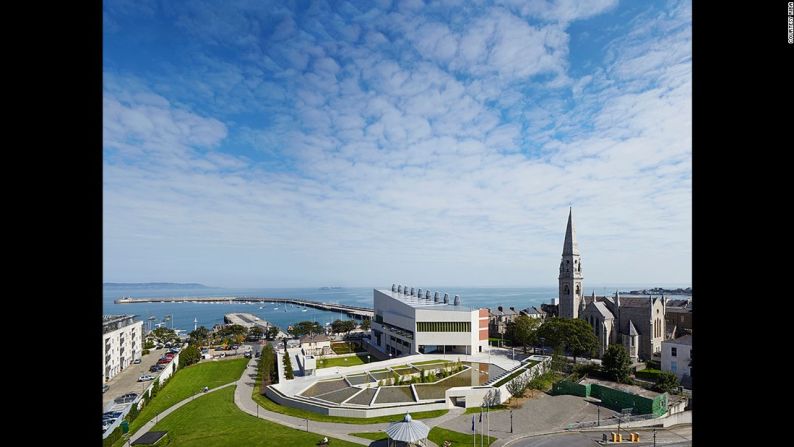 Dlr Lexicon. Carr Cotter & Naessens. 2014. Dún Laoghaire Co. Dublín, Irlanda.