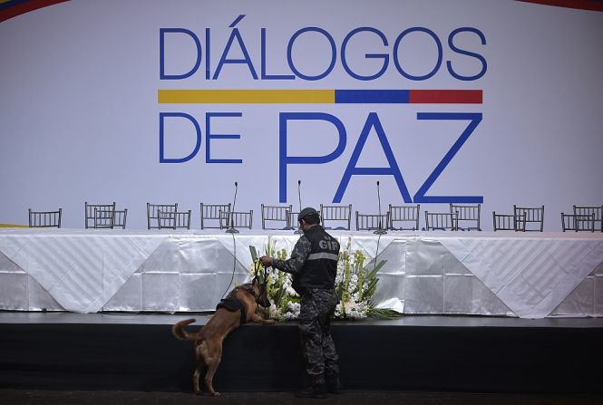 Suspenden diálogos con el ELN — A pocas horas de iniciar los diálogos de paz con la guerrilla del Ejército de Liberación Nacional este jueves, el Gobierno de Colombia suspendió la instalación de la mesa de diálogos en Quito, Ecuador, hasta que no se libere a Odín Sánchez Motes de Oca, quien está secuestrado por ese grupo insurgente.