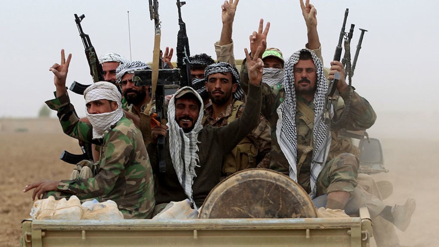 Milicianos chiitas que forman parte e la coalición que lucha contra ISIS en Mosul