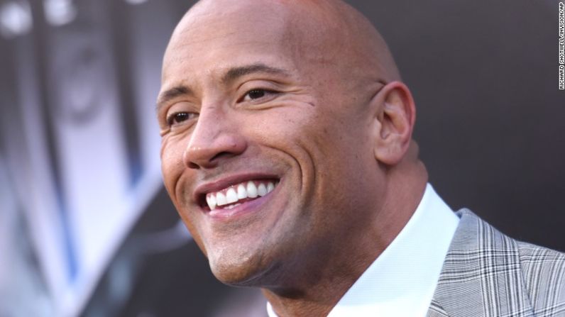 El actor y también luchador profesional Dwayne Johnson ocupa el puesto 19 de los famosos mejor pagados del mundo este año, con 64,5 millones de dólares.