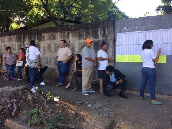 En algunos centros de votación de Managua hubo filas antes de que abrieran las urnas.