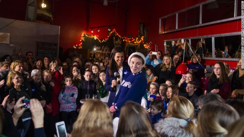 La guionista y actriz Lena Dunham habló en un evento de la campaña de Hillary Clinton durante enero pasado en Manchester, Nueva Hampshire.