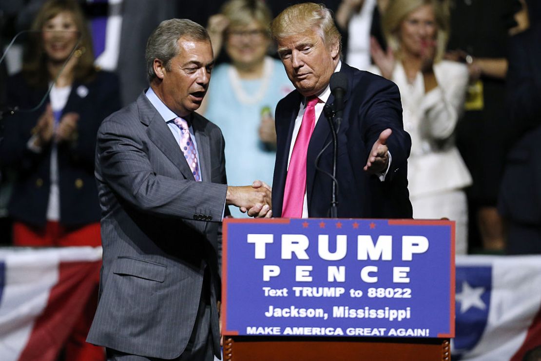 Nigel Farage y Donald Trump durante un evento de campaña del magnate republicano en Jackson, Mississippi, el 24 de agosto de 2016.