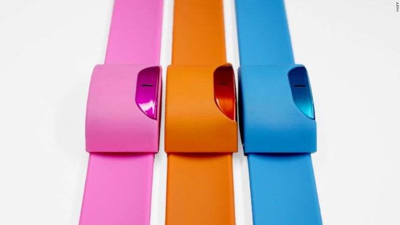 Moff — El brazalete Moff para niños combina el rastreo de actividad y de juegos. Con un costo de 54,99 dólares, el colorido dispositivo usa un giroscopio, un sensor de aceleramiento y Bluethoot para reconocer el movimiento y animar a los niños a que se levanten y se muevan.