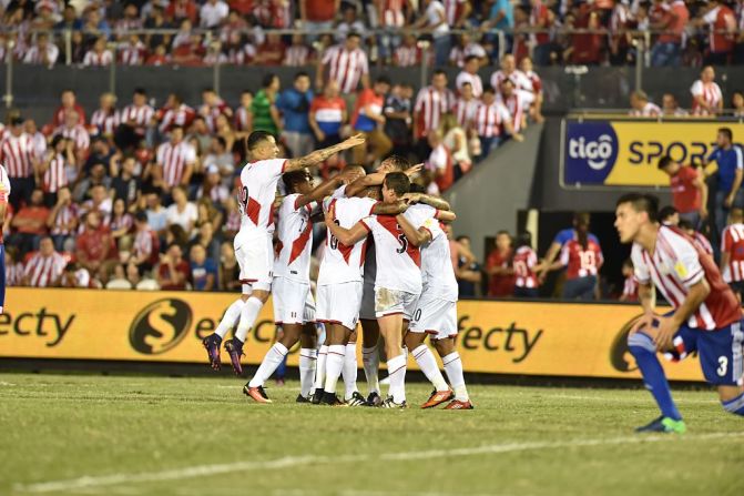 Una de las grandes sorpresas de la jornada fue la goleada por 1-4 de Perú sobre Paraguay en Asunción.