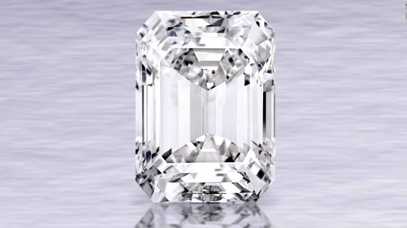 En abril de 2015, un diamante perfecto de 100 carates, corte esmeralda y color D, fue vendido por 22 millones de dólares.