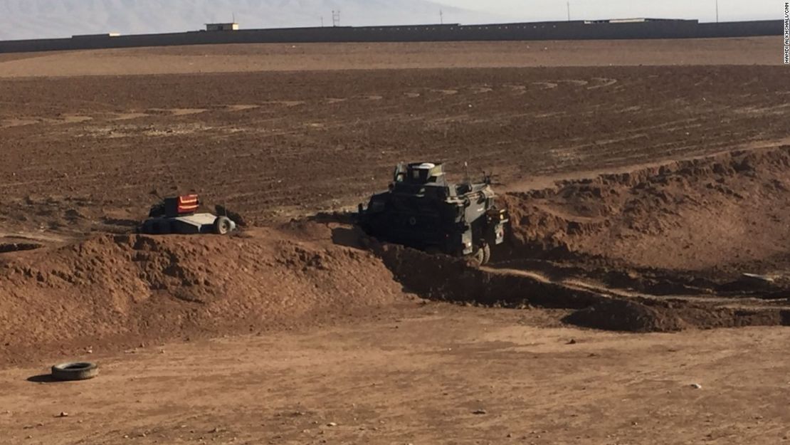 Arwa Damon y Brice Laine viajaron a Mosul en este tanque blindado MRAP, que hacía parte del regimiento Salahuddin.