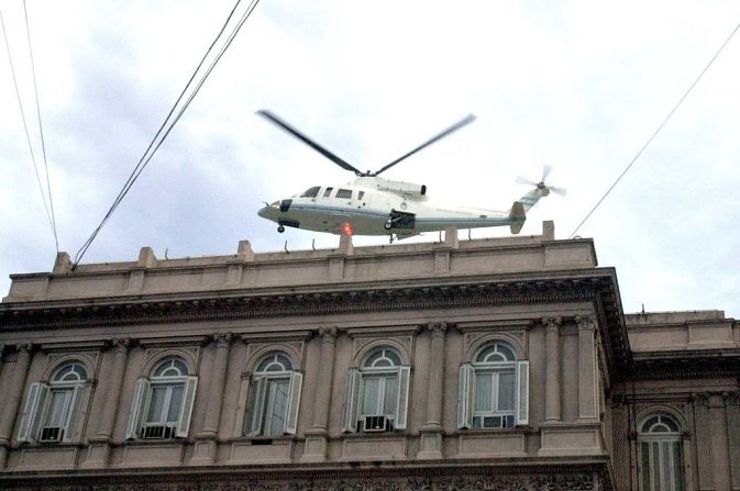 El 20 de diciembre de 2001, el expresidente Fernando de la Rúa lo utilizaría también para abandonar la Casa Rosada, luego de su renuncia.