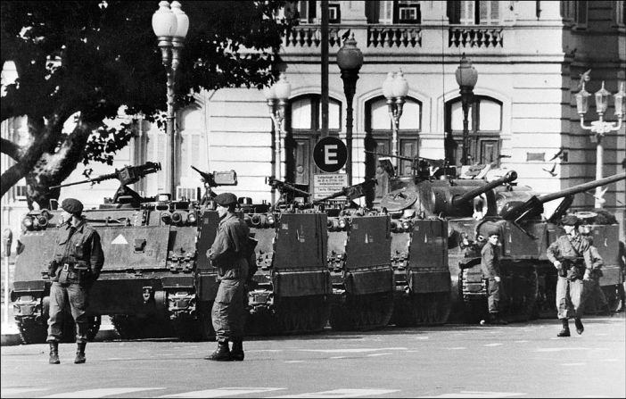 La Casa Rosada. El famoso palacio presidencial rosado es el centro de la popular Plaza 25 de Mayo en el centro de Buenos Aires.