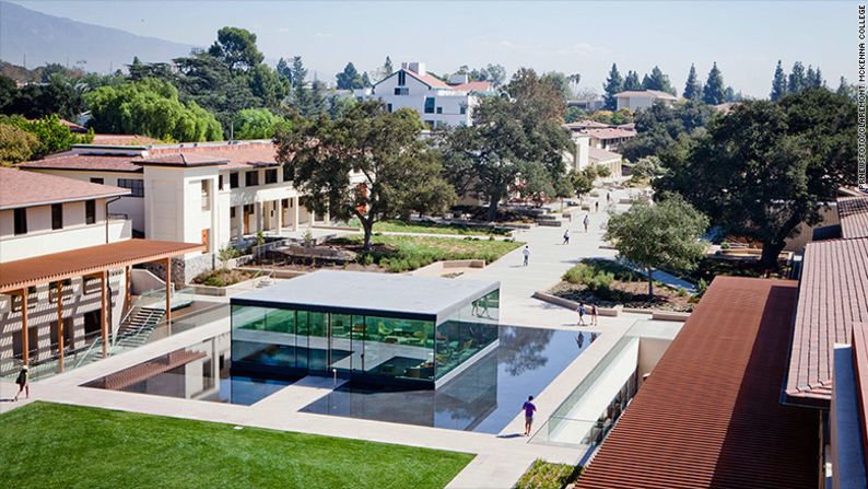 5. Claremont McKenna College. Costo total por año: 66.685 dólares.