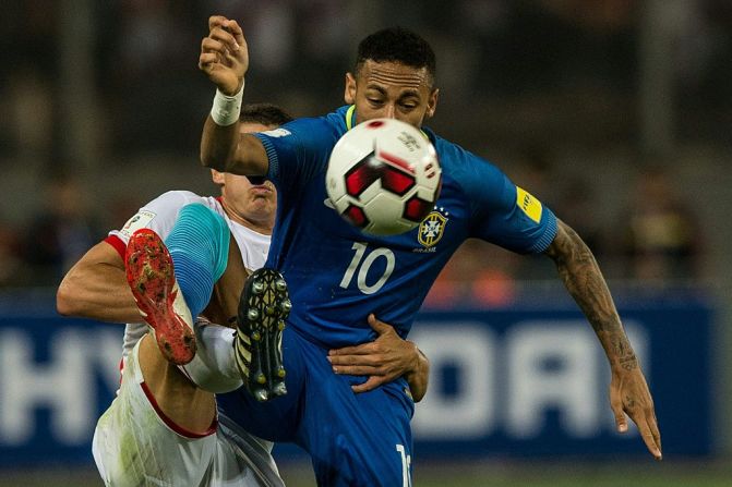 Brasil ganó 0-2 a Perú, lo que ratificó a los de Adenor Bacchi 'Tite' en el liderato de las eliminatorias.