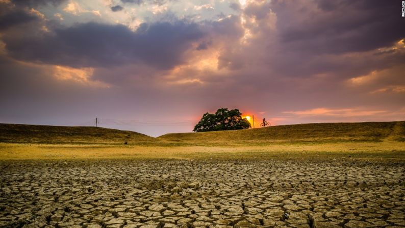 Foto tomada en el distrito Puruliya, en Bengala Occidental, una zona de sequía en la que durante el verano hay severos problemas de agua. Foto: Ujjal Das.