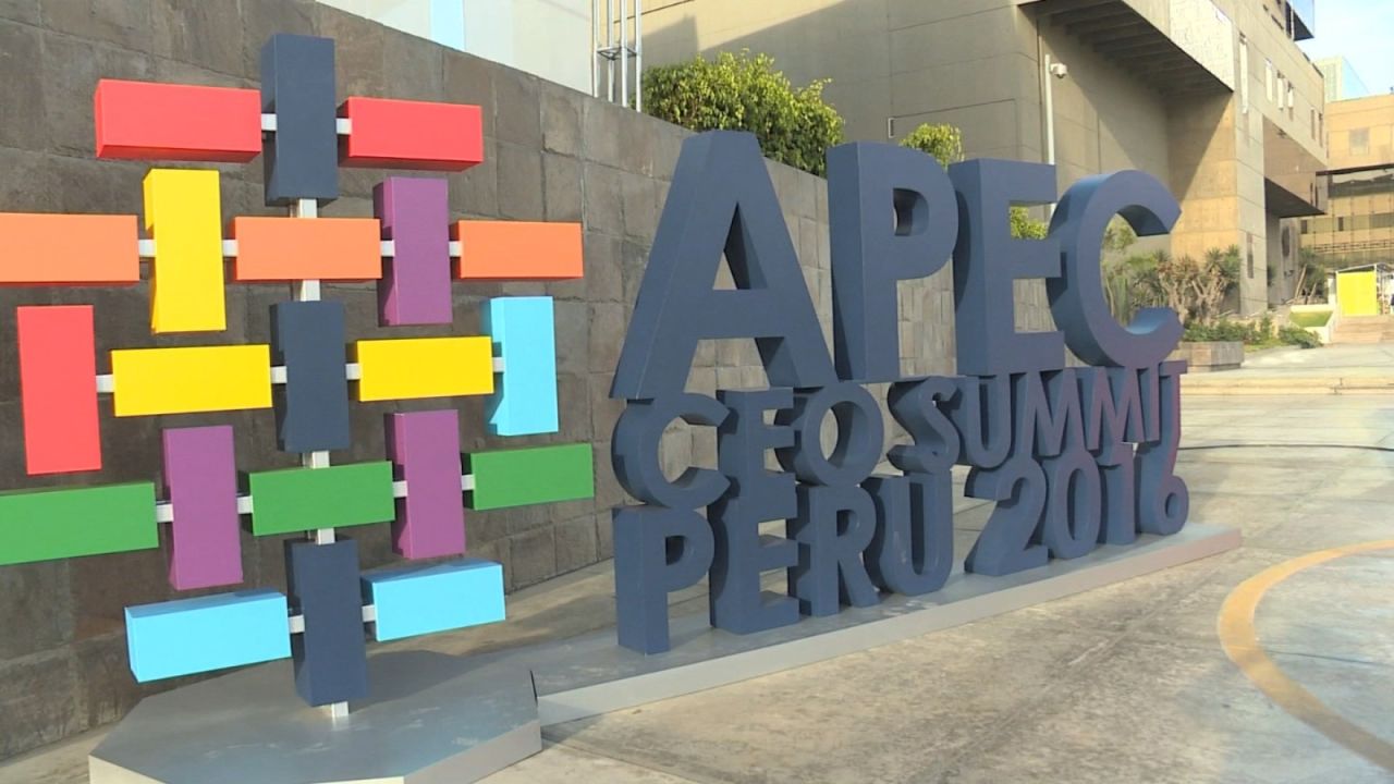 CNNE 348305 - apec peru