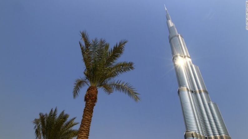 Burj Khalifa, Dubai — Recibió el título del edificio más alto del mundo en 2010 y tiene una altura de 828 metros.