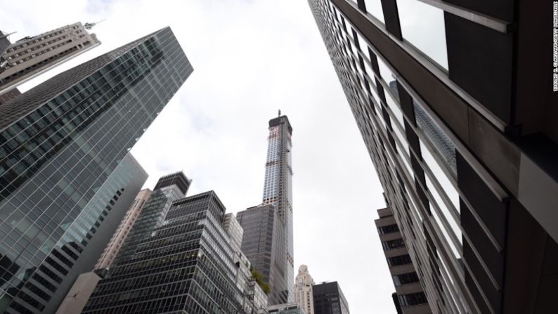 432 Park Avenue, Nueva York – Mide 435 metros de altura.