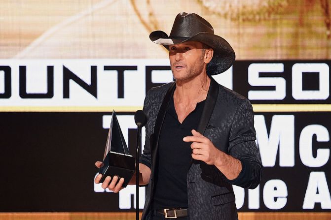 ‘Kind’ del artista Tim McGraw Humble se llevó el premio a Canción Favorita Country en los AMA 2016.