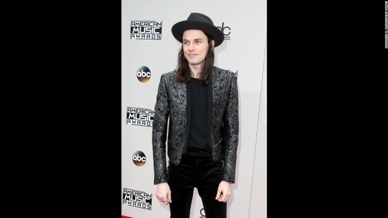 El cantante y compositor británico James Bay antes de la gala de los American Music Awards.