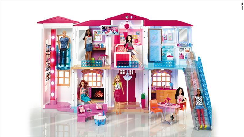 La Casa de los Sueños de la Barbie este año se la jugó toda con la tecnología: se puede conectar a Wi-Fi y responde a más de 100 comandos de voz, entre otras cosas. Cuesta 300 dólares.