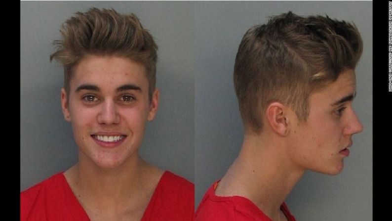 En enero de 2014, Bieber fue acusado de conducir bajo la influencia de sustancias en Miami, un caso que se resolvió cuando el cantante se declaró culpable de conducción imprudente y de resistirse al arresto. También tiene libertad condicional por una condena de vandalismo, debido a que le lanzó huevos a la casa de su vecino y terminó causando daños.