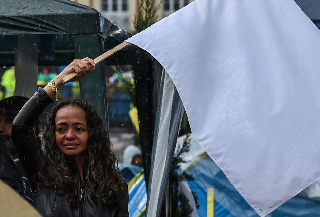 El nuevo acuerdo ocurre 53 días después de que los colombianos rechazaran en las urnas el original.