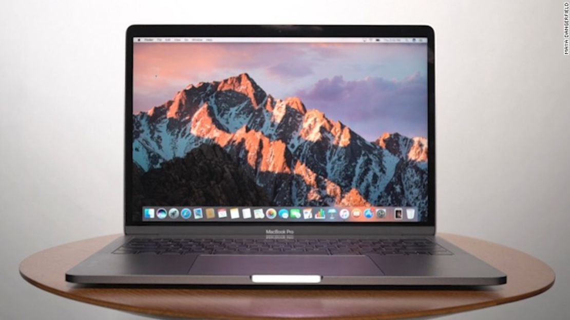 CNNE 350524 - macbook-pro-laptop-black-friday-cnn