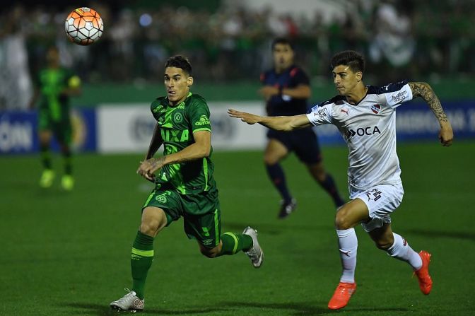 Guilherme Giménez de Souza (izquierda, de verde), defensa.