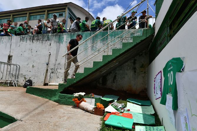 El club de fútbol brasileño Chapecoense iba a jugar el miércoles el primer partido de la fina de la Copa Sudamericana ante el Atlético Nacional colombiano.