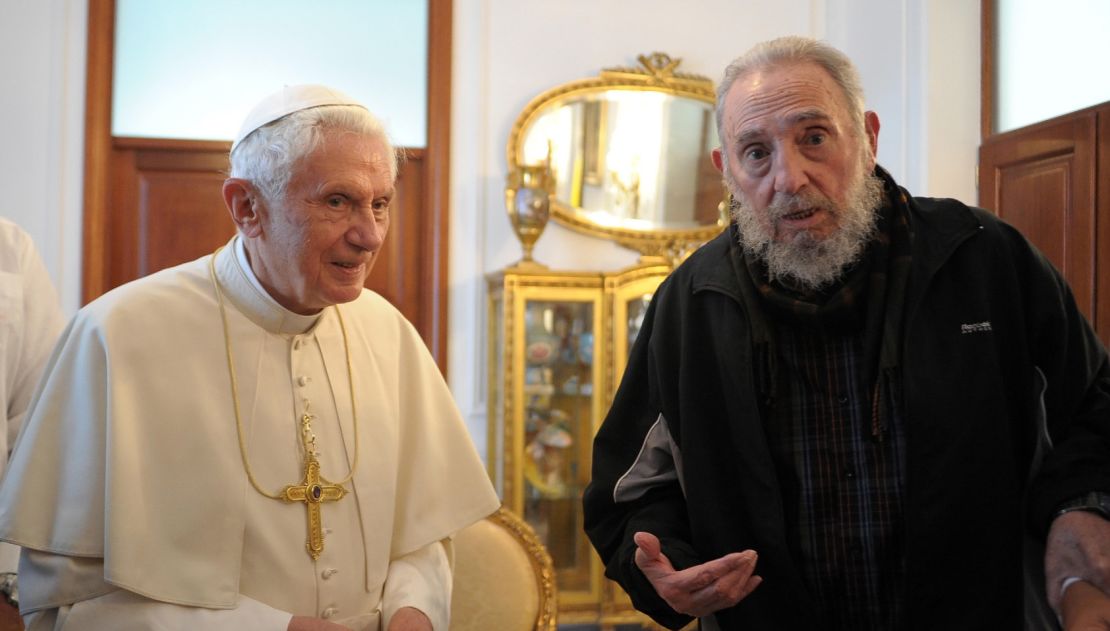 29 de marzo de 2012 | Fidel Castro junto al entonces papa, Benedicto XVI, durante su visita oficial a Cuba.