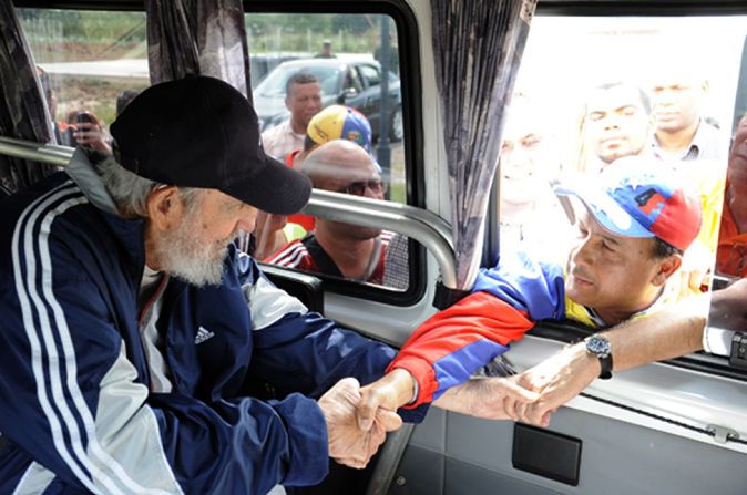 3 de abril de 2015 | Fidel Castro saluda a la delegación de Venezuela.