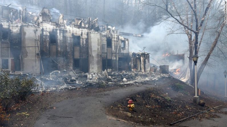 Dos edificios de dormitorios en la Escuela de Artes Arrowmont fueron destruidos por los incendios forestales que estallaron cerca a Gatlinburg el 29 de noviembre.