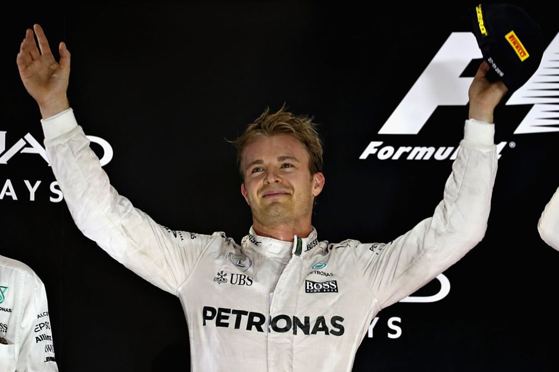 El piloto alemán Nico Rosberg, de la escudería Mercedes, al ganar el campeonato mundial en Abu Dhabi, el 27 de noviembre de 2016.