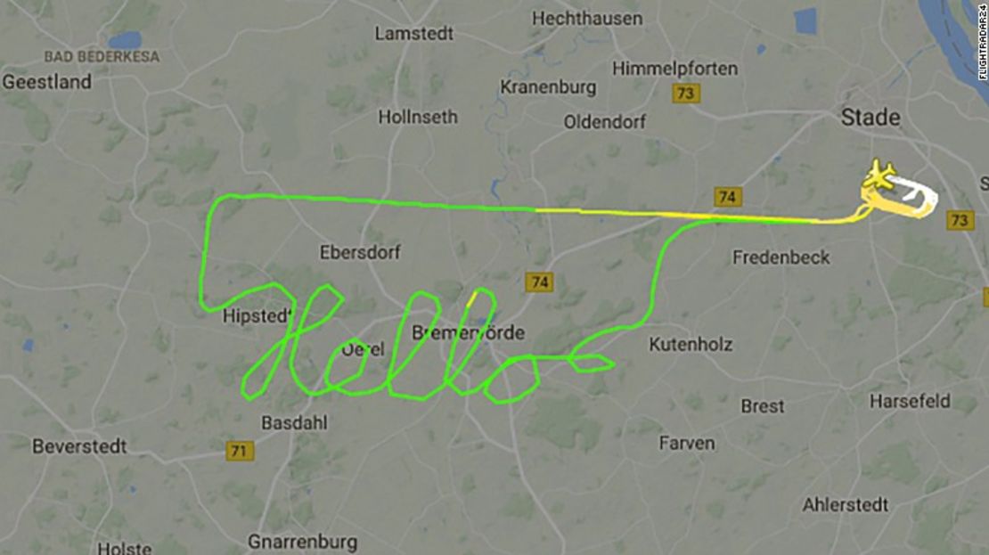 La trayectoria de un avión sobre Alemania dibujó la palabra ‘Hola’, como se puede ver en el mapa rastreador de vuelos capturado por Flightradar24.