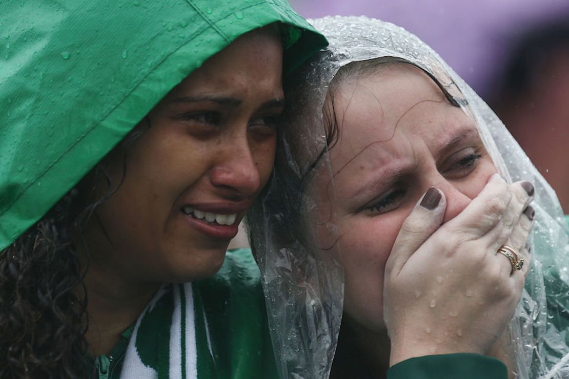 CHAPECO, BRAZIL - DECEMBER 03:  Fans cry while paying tribute to the players of Brazilian team Chapecoense Real at the club's Arena Conda stadium in Chapeco, in the southern Brazilian state of Santa Catarina, on December 03, 2016. Players of the Chapecoense soccer team were among the 77 people on board the doomed flight that crashed into mountains in northwestern Colombia. Officials said just six people were thought to have survived, including three of the players. Chapecoense had risen from obscurity to make it to the Copa Sudamericana finals against Atletico Nacional of Colombia.  (Photo by Buda Mendes/Getty Images)