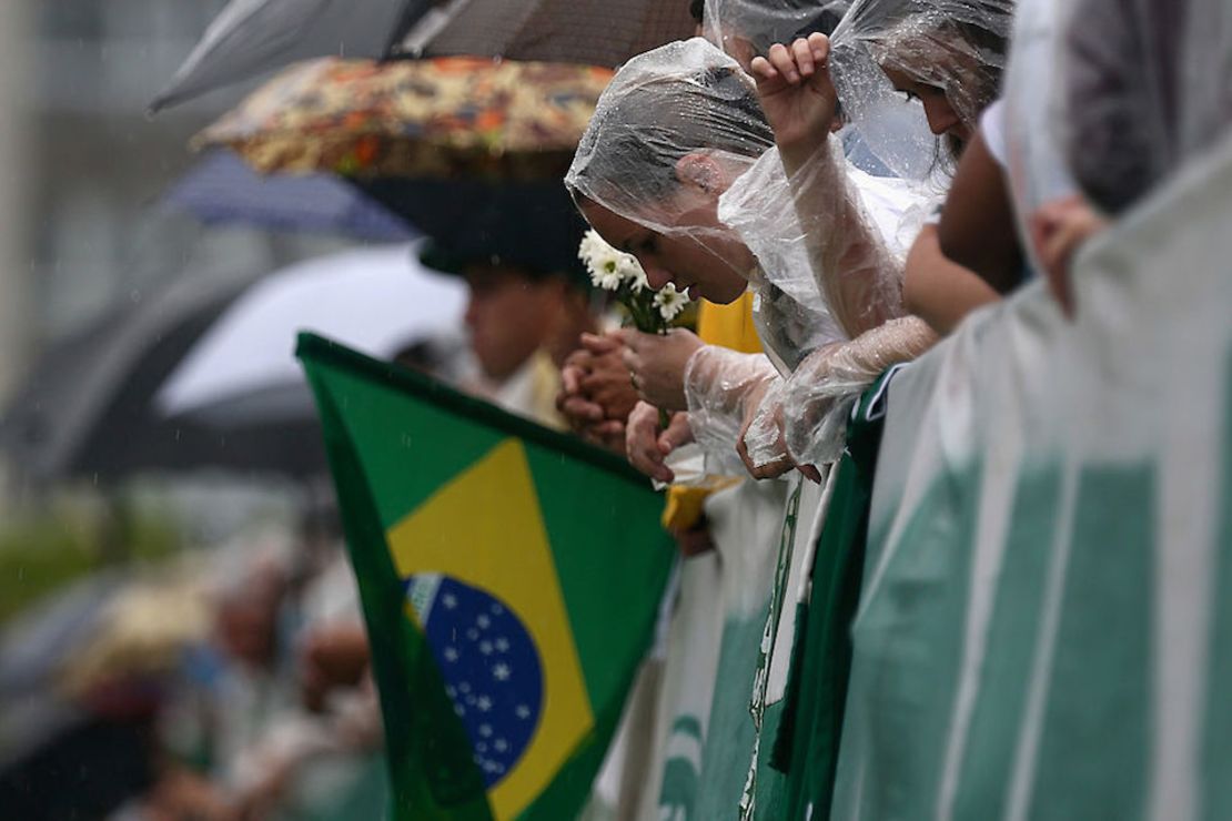 CHAPECO, BRAZIL - DECEMBER 03:  A fan pays tribute to the players of Brazilian team Chapecoense Real at the club's Arena Conda stadium in Chapeco, in the southern Brazilian state of Santa Catarina, on December 03, 2016. The players were killed in a plane accident in the Colombian mountains. Players of the Chapecoense team were among the 77 people on board the doomed flight that crashed into mountains in northwestern Colombia. Officials said just six people were thought to have survived, including three of the players. Chapecoense had risen from obscurity to make it to the Copa Sudamericana finals scheduled for Wednesday against Atletico Nacional of Colombia.