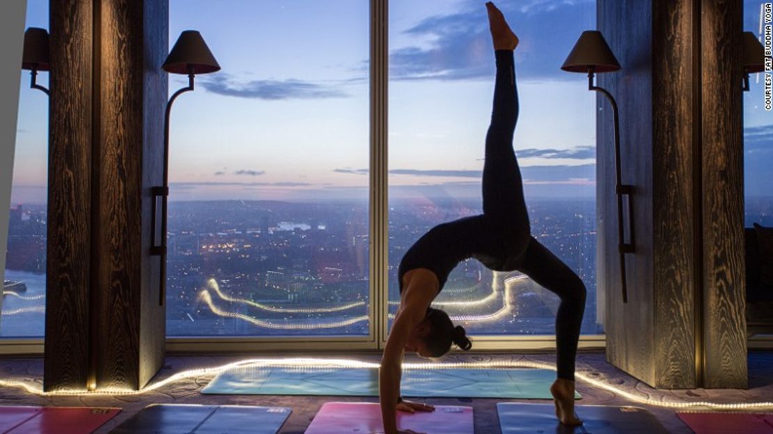 Esta es la vista que se puede tener de Londres cuando se hacen clases de yoga en el rascacielos de 72 pisos The Shard.