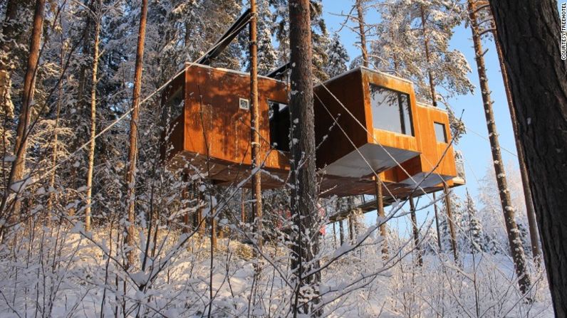 Esta casa se llama The Dragonfly, está hecha de madera y en su exterior tiene láminas de metal.