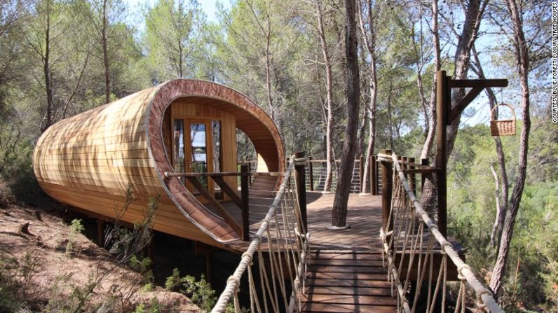 La casa en el árbol Fibonacci combina líneas orgánicas y contemporáneas y está inspirada en la famosa geometría de la espiral de Fibonacci.