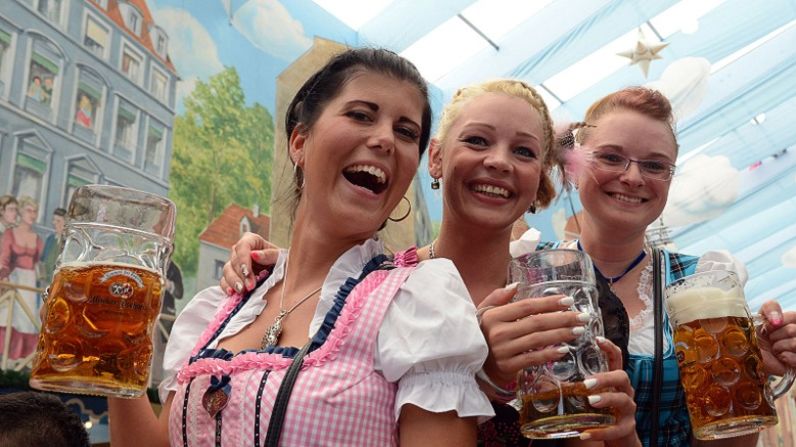 La Reinheitsgebot, la ley alemana de la pureza de la cerveza, celebra su aniversario número 500 este año. En la foto: el Oktoberfest que cada año se realiza en la ciudad alemana de Múnich.