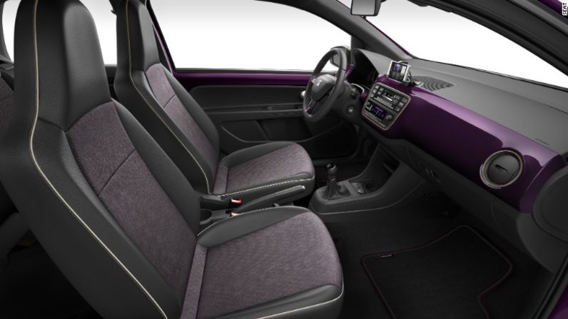 El Seat Mii está disponible para pedidos anticipados en dos colores: el morado oscuro Violetoo o Dulce Blanco.