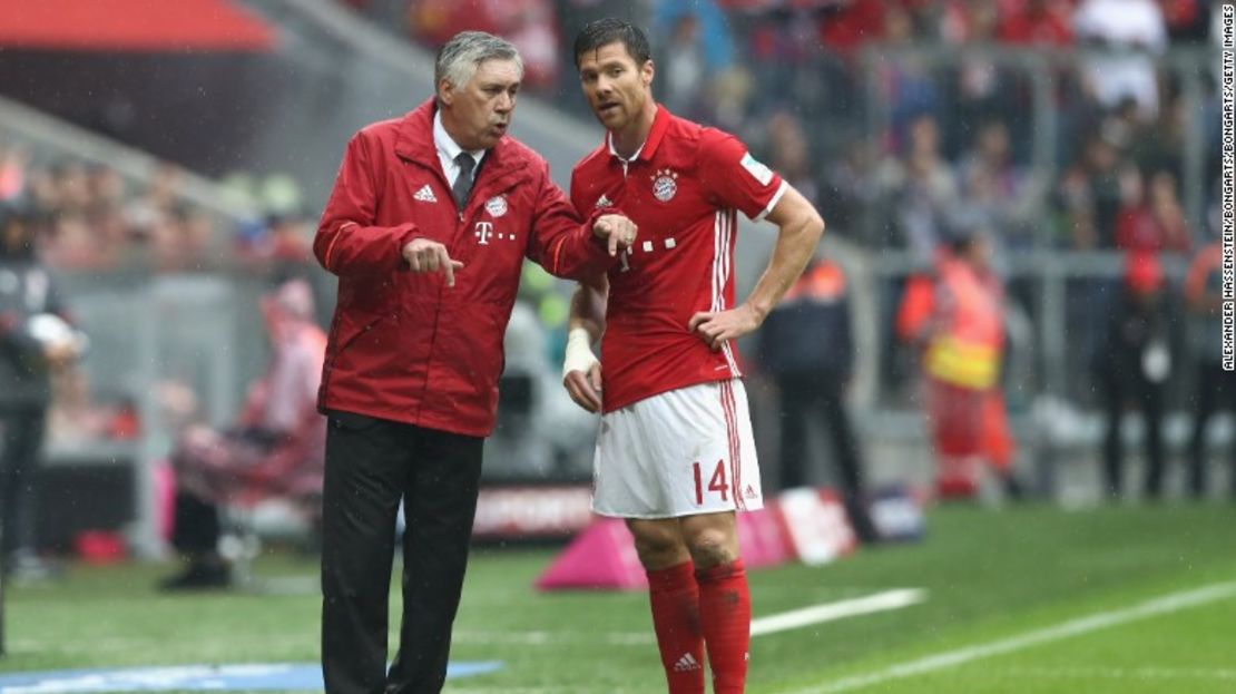 Alonso con Carlo Ancelotti en el Bayern.