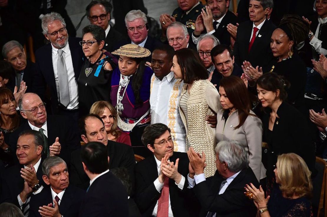 Guests of the award ceremony of the Nobel Peace Prize applaud to Colombian-French politician and anti-corruption activist Ingrid Betancourt (R) and other people on December 10, 2016 in Oslo, Norway.
Colombian President Juan Manuel Santos was awarded this year's Nobel Peace Prize for his efforts to bring Colombia's more than 50-year-long civil war to an end. / AFP / TOBIAS SCHWARZ