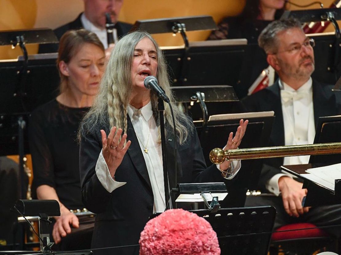 US singer Patti Smith performs 'A Hard Rain's A-Gonna Fall' by absent Literature prize winner Bob Dylan during the awardings of the Nobel Prizes in medicine, economics, physics and chemistry on December 10, 2016 in Stockholm, Sweden.
Nobel laureates are honoured every year on December 10 -- the anniversary of the death of prize's founder Alfred Nobel, a Swedish industrialist, inventor and philanthropist. / AFP / TT News Agency / JESSICA GOW / Sweden OUT